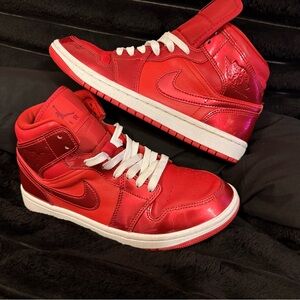 Nike Air Jordan 1 mid SE red pomegranate